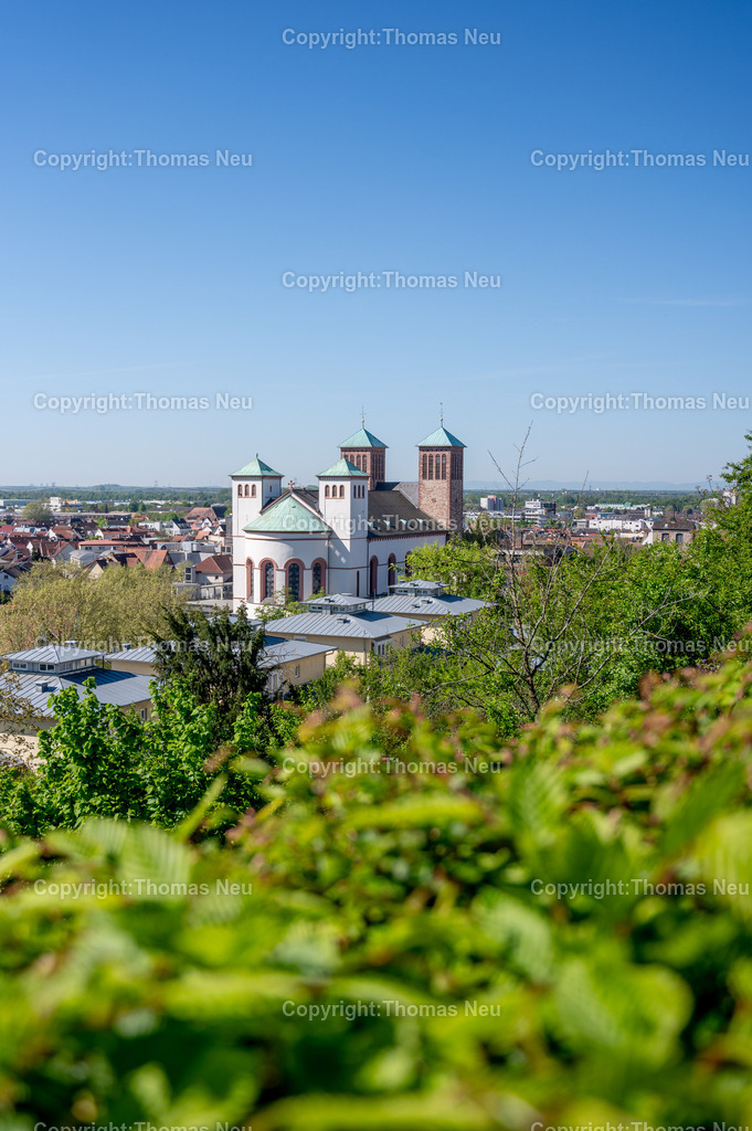 Pfarrkirche-Sankt-Georg-Bensheim-Fotografie-Thomas_Neu_2 | Blick vom Garten des Bensheimer Hospiz auf die Pfarrkirche Sankt Georg in bensheim, ,Bild: THomas Neu