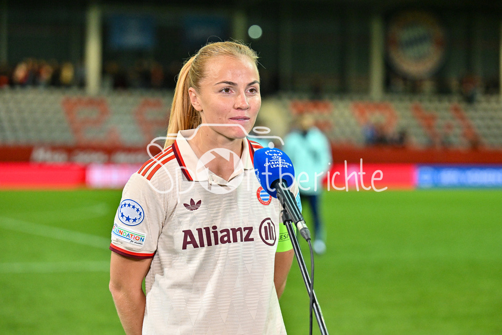 FC Bayern München Frauen - Arsenal London Frauen | im Bild eine glueckliche Glodis VIGGOSDOTTIR (FCB #4) nach dem Heimsieg gegen Arsenal / Interview / Freisteller / Einzelfoto / UEFA Womens Champions League: FC Bayern München Frauen - Arsenal London Frauen, FC Bayern Campus am 09.10.2024