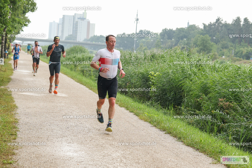LUR_1442 | 34. M-net Erlanger Triathlon 2025 #erlangertriathlon  #mnettriathlon2025 #mnettriathlon #team #olympischedistanz #mitteldistanz #triathlon #maindonaukanal  #erlangertriathlon2025 #yourpictrs #tv1848 #tv1848erlangen  #triathlonbayern #sportinerlangen #demsportverbunden #sportshot_your_pictrs Copyright: www.sportshot.de
