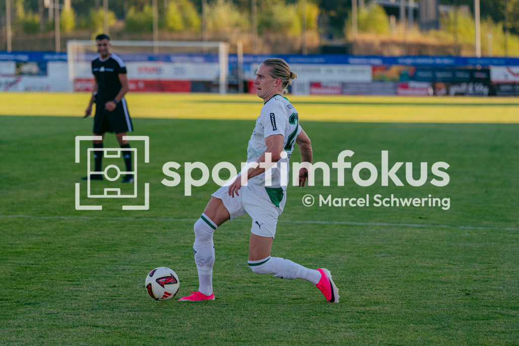 SSVg Velbert 02 – Borussia Mönchengladbach | David Herold (Borussia Mönchengladbach) am Ball. Testspiel zwischen der SSVg Velbert 02 und Borussia Mönchengladbach in Velbert, 12.08.2026. Endstand: 0:8. sportimfokus / Marcel Schwering - Realisiert mit Pictrs.com