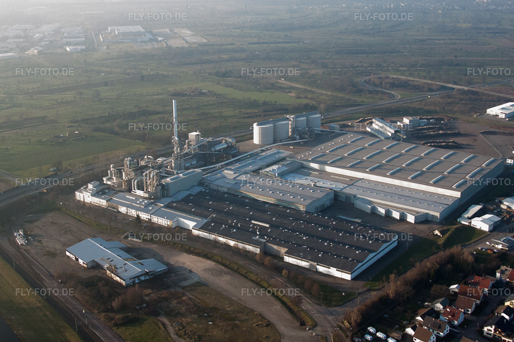 Luftbild: Technische Anlagen im Industriegebiet Spanplattenwerk in Bischweier im Bundesland Baden-Württemberg in Deutschland. Foto: IMG_62029.jpg vom 31.01.2014 durch Werner Riehm/FLY-FOTO.de