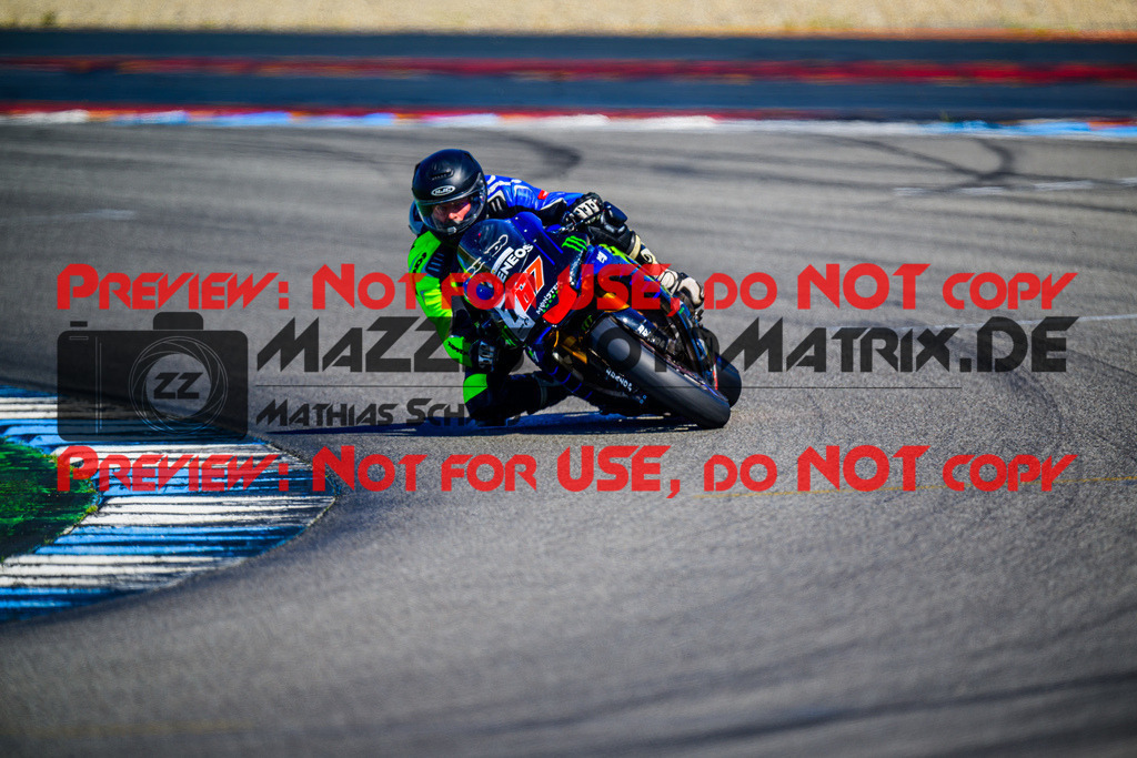 MaZZes_FotoMatrix_240520_6007705_8557 | WEISS