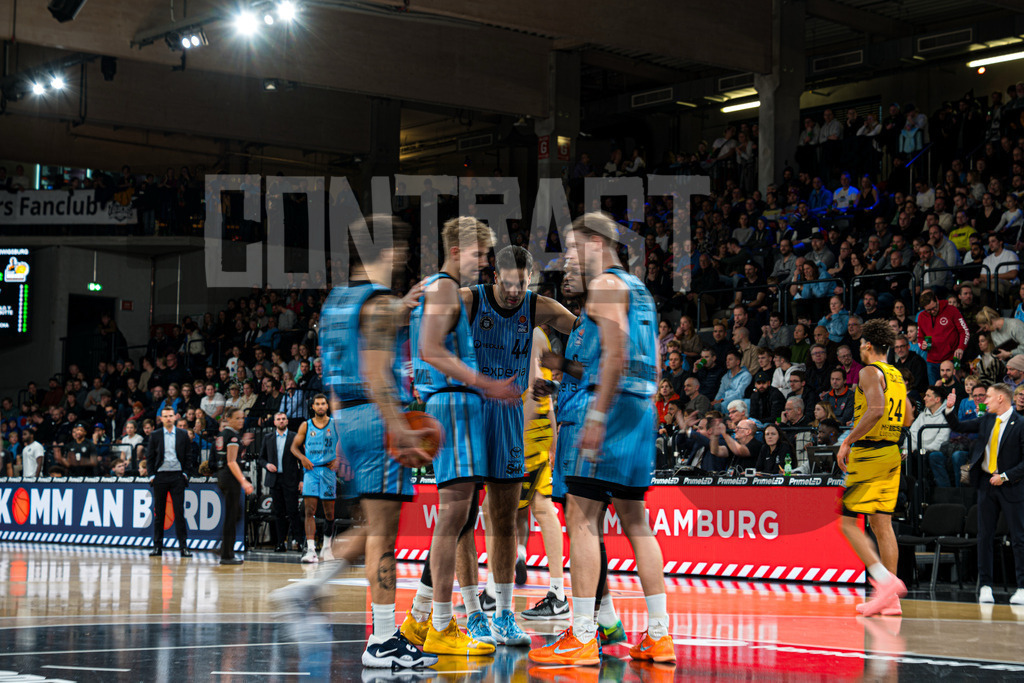 Basketball I Herren I Bundesliga I Saison 2025/2026 I 8. Spieltag I Veolia Towers Hamburg - MHP Riesen Ludwigsburg | CONTRAST ZERØ MEDIA - Realisiert mit Pictrs.com
