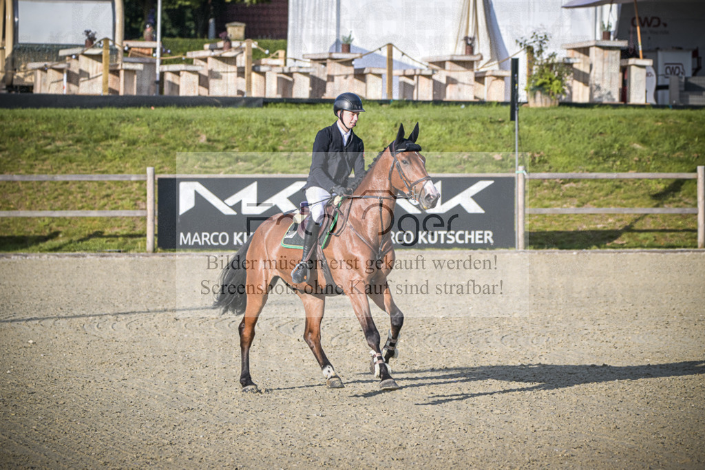 DOS_7404 | Entdecke hochwertige Reitturnierfotos von Foto Oger. Professionell, emotional und authentisch – jetzt Lieblingsmomente im Shop bestellen.Deutschlandweite Turnierfotografie. - Realisiert mit Pictrs.com