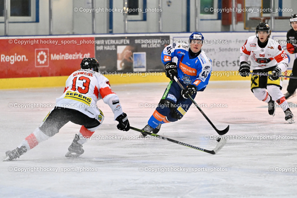 ESC SPARKASSE STEINDORF vs. EV ZELTWEG MURTAL LIONS | #13 Schiech Thomas EV ZELTWEG MURTAL LIONS, #46 Maurer Julian ESC Steindorf, #90 Bärnthaler Valentin EV ZELTWEG MURTAL LIONS, ESC SPARKASSE STEINDORF vs. EV ZELTWEG MURTAL LIONS, ESC SPARKASSE STEINDORF vs. EV ZELTWEG MURTAL LIONS am 27.12.2025 in Steindorf (Ossiachersee Halle), Austria, (Photo by Bernd Stefan)