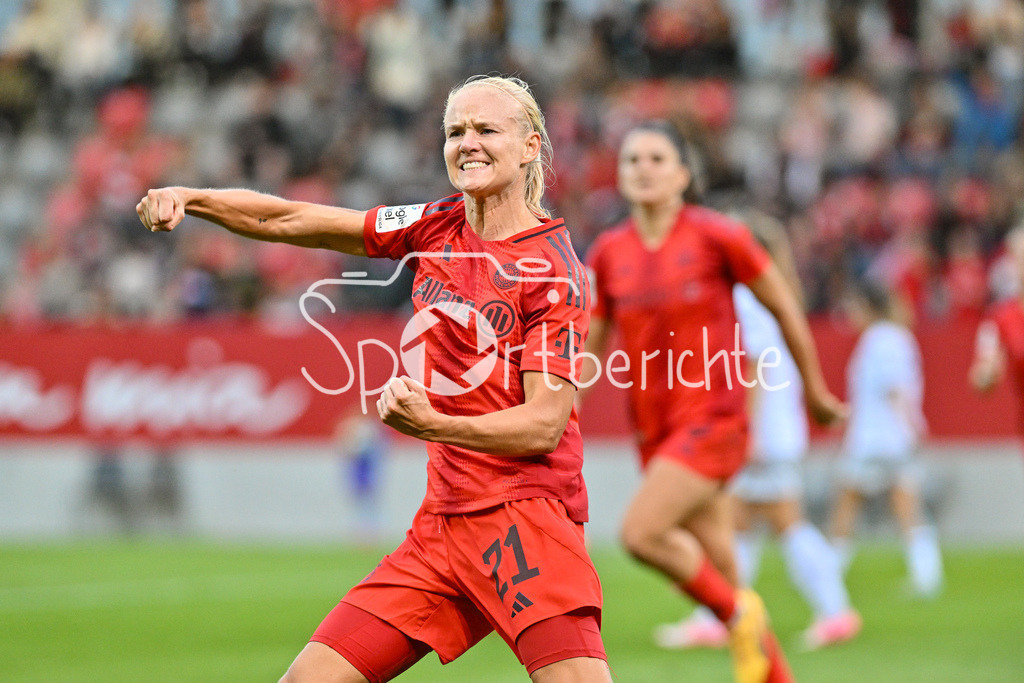 FC Bayern München Frauen - TSG 1899 Hoffenheim Frauen | Grenzenloser Jubel nach dem Treffer zum 2-1 fuer die FC Bayern Frauen durch Pernille HARDER (FCB #21) / FReude / Happy / Tor / Torschuetzin / Google Pixel Frauen Bundesliga: FC Bayern München - TSG Hoffenheim, FC Bayern Campus am 23.09.2024