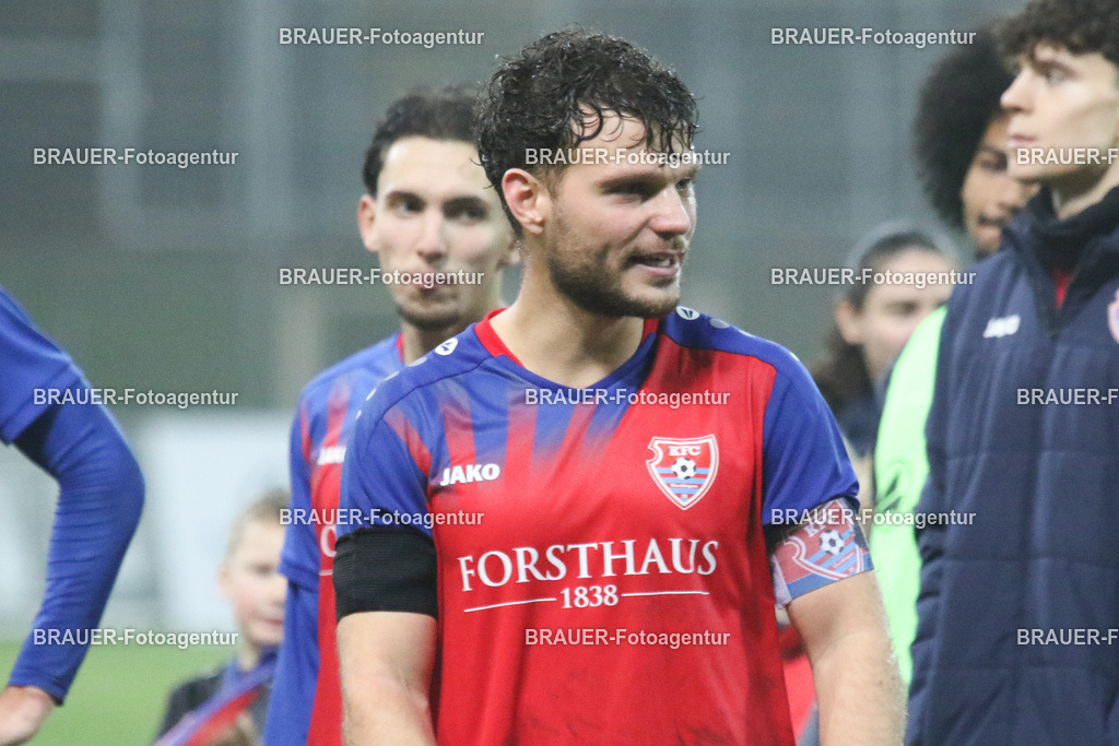 15.11.2025 KFC Uerdingen - SPVG Schonnebeck | Krefeld, Deutschland, 15.11.2025: Ole Päffgen (KFC Uerdingen) jubelt nach dem Oberliga Niederrhein Spiels zwischen KFC Uerdingen  - Spvg Essen Schonnebeck am 15.11. 2025 im Krefelder Grotenburg - Stadion in Krefeld, Deutschland. (Foto Ralph Görtz / Brauer-Fotoagentur)