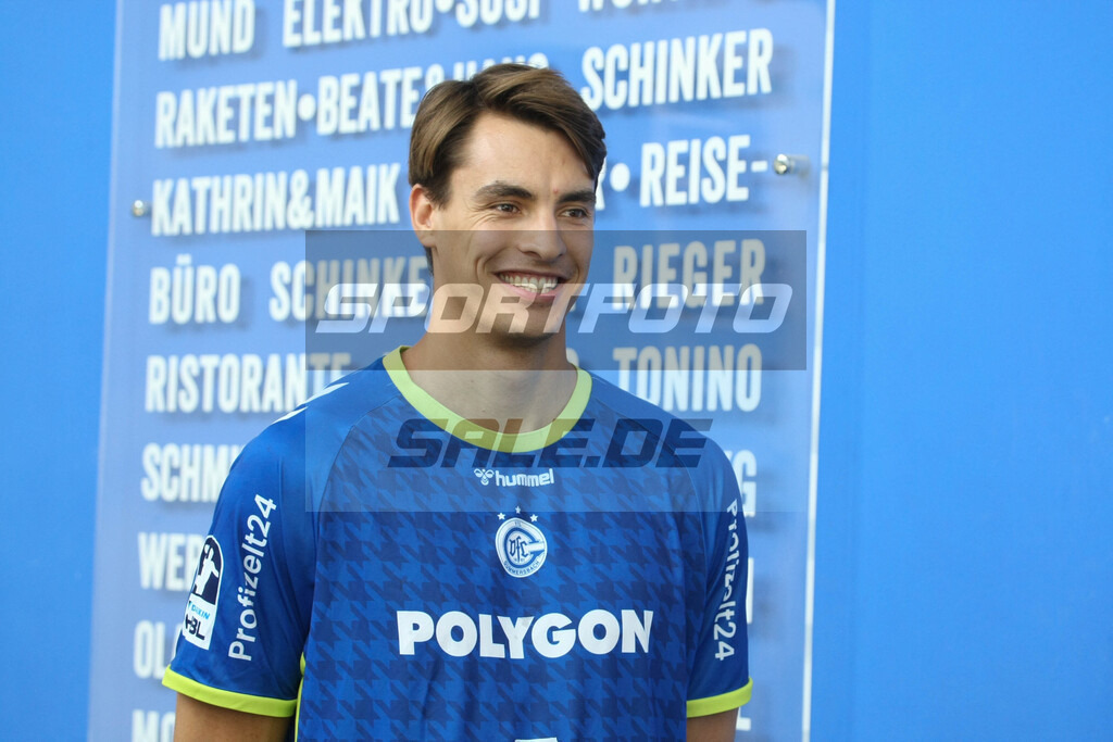 VfL Gummersbach Team 25/26 | Julian Köster, VfL Gummersbach Team 25/26 - © Sportfoto-Sale (MK) - Realisiert mit Pictrs.com