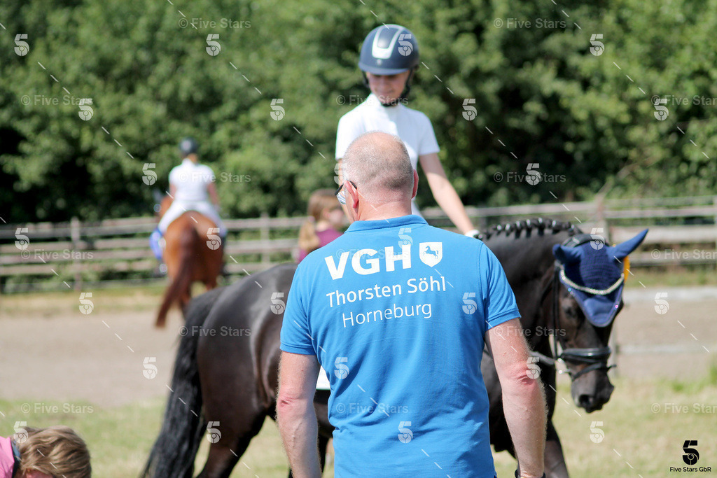 DSC00523_mitLogo7 | Five Stars Fotografie und Videografie fängt Ihre besonderen Momente mit atemberaubenden Bildern und hochwertigen Videos ein. Perfekt für Hochzeiten, Events und mehr – lassen Sie sich von unserer Expertise und Kreativität begeistern. - Realisiert mit Pictrs.com