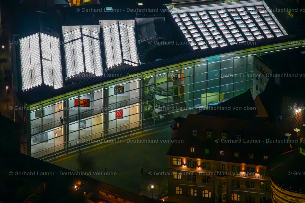 3905817 | NüRNBERG 21.08.2021 Museum- und Ausstellungs- Gebäude- Ensemble "Neues Museum - Staatliches Museum für Kunst und Design Nürnberg" am Klarissenplatz - Luitpoldstraße im Ortsteil Altstadt - Sankt Lorenz in Nürnberg im Bundesland Bayern, Deutschland.