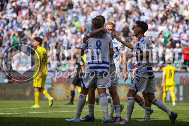 23.05.2026, GER, Fussball, Herren, Niederrheinpokal Finale, Saison 2025/2026, SC St. Tönis - MSV Duisburg | Aljaz Casar (MSV Duisburg) Torjubel, jubelt mit seiner Mannschaft nach dem Treffer zum 0:2