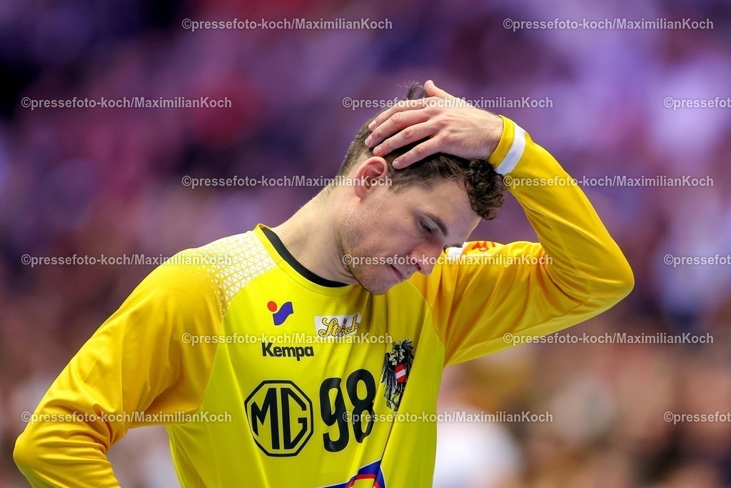 EHF17012601133 | 17.01.2026, Handball, Men's EHF EURO 2026, Österreich - Spanien, Jyske Bank Boxen in Herning, Dänemark, Preliminary Round:  Constantin Möstl (Austria #98) enttäuscht Enttäuschung 