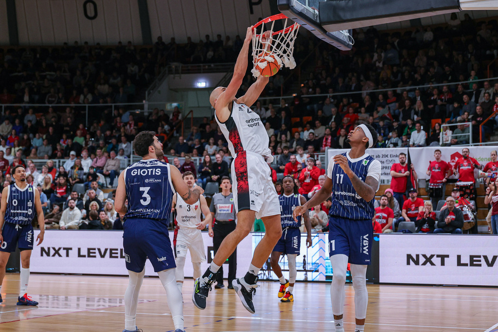 BAYER GIANTS vs VfL Sparkassenstars Bochum-2 | Fotos von Basketballspielen aus dem Raum NRW fotografiert von Gero Mueller-Laschet und Daniel Schaefer - Realisiert mit Pictrs.com