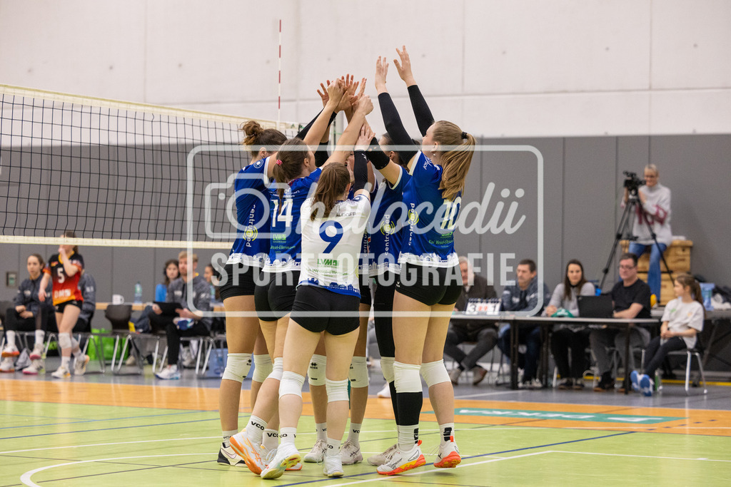 Volleyball I Frauen I Saison 2025-2026 I 2. Bundesliga Nord I 15. Spieltag I VCO Münster - VC Osnabrück I 25.01.2026-019 | Maria Koop (14, VC Osnabrück) Dina Dell (9, VC Osnabrück) Mailin Kreymborg (10, VC Osnabrück) - Realisiert mit Pictrs.com