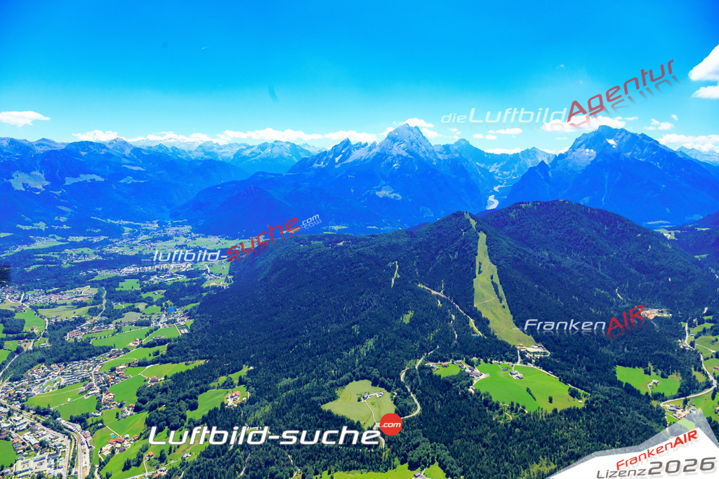 Die Luftaufnahme der Stadt Bischofswiesen wurde 2017 vom Flugzeug heraus erstellt ( keine Drohne )- hohe Auflösung für beste Qualität