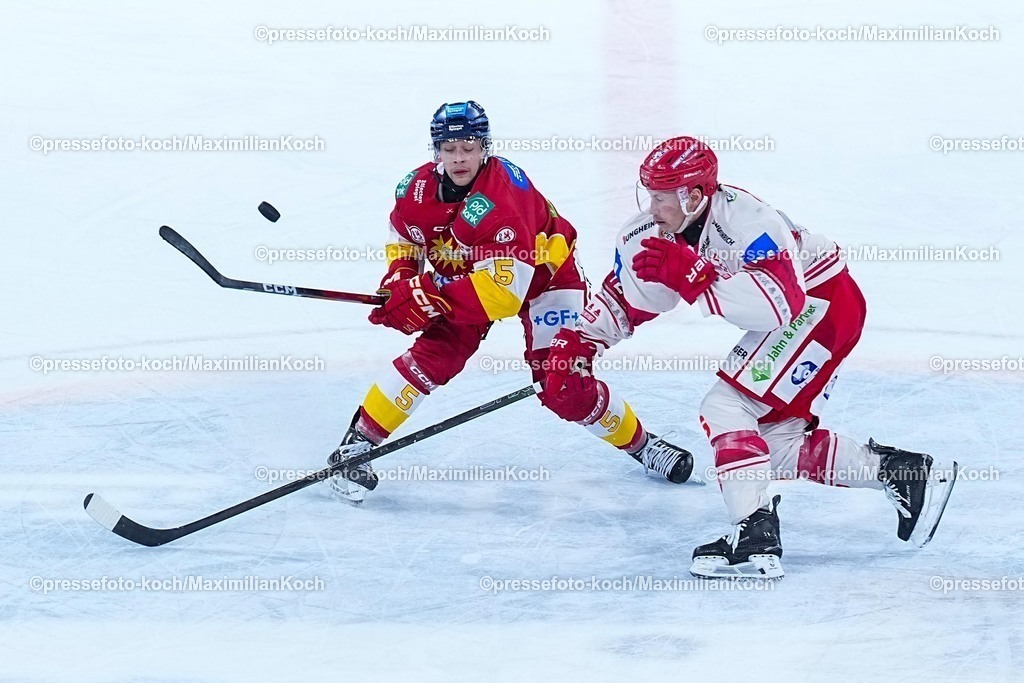 xYDRx20022601066 | 20.02.2026, xydrx, Eishockey, DEL2, Düsseldorfer EG - EV Landshut, PSD Bank Dome Düsseldorf: Nicolas Geitner (Düsseldorfer EG #5) im Zweikampf gegen Trevor Gooch (EV Landshut #72)   Photo: xYannisxDreimannxPressefotoKochx