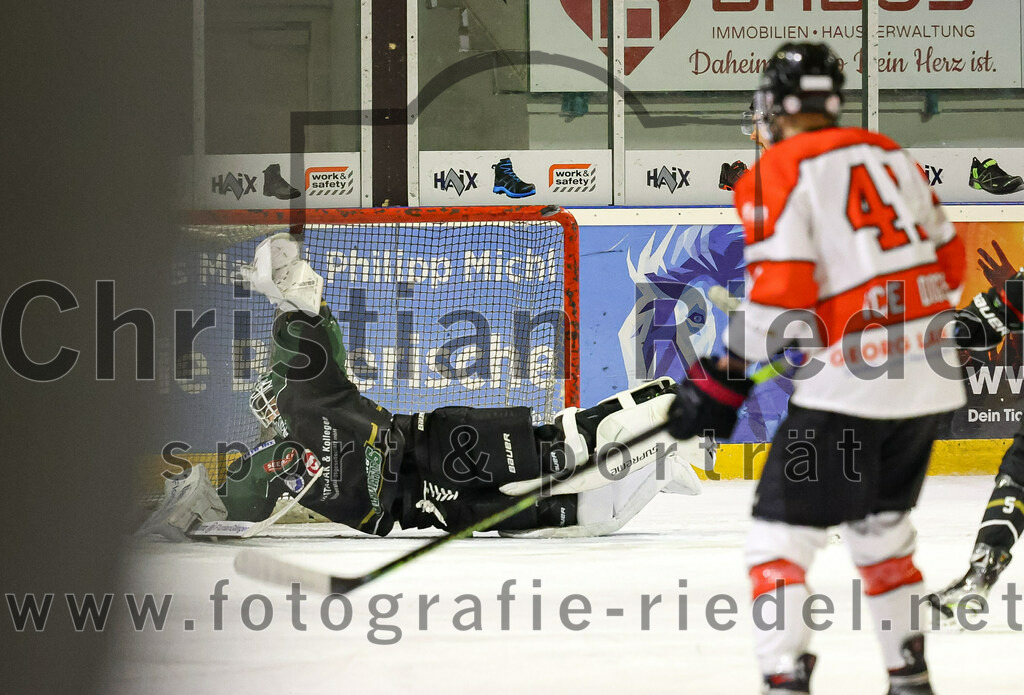 2022-12-02_132_TSV_Erding_gegen_EV_Pegnitz | Erding, Deutschland, 02.12.2022:
Eishockey, Bayernliga 2022 / 2023, 17. Spieltag, TSV Erding gegen EV Pegnitz, Endergebnis: 9:3

Torwart Thomas Hingel (Erding Gladiators, #33)

Foto: Christian Riedel / fotografie-riedel.net