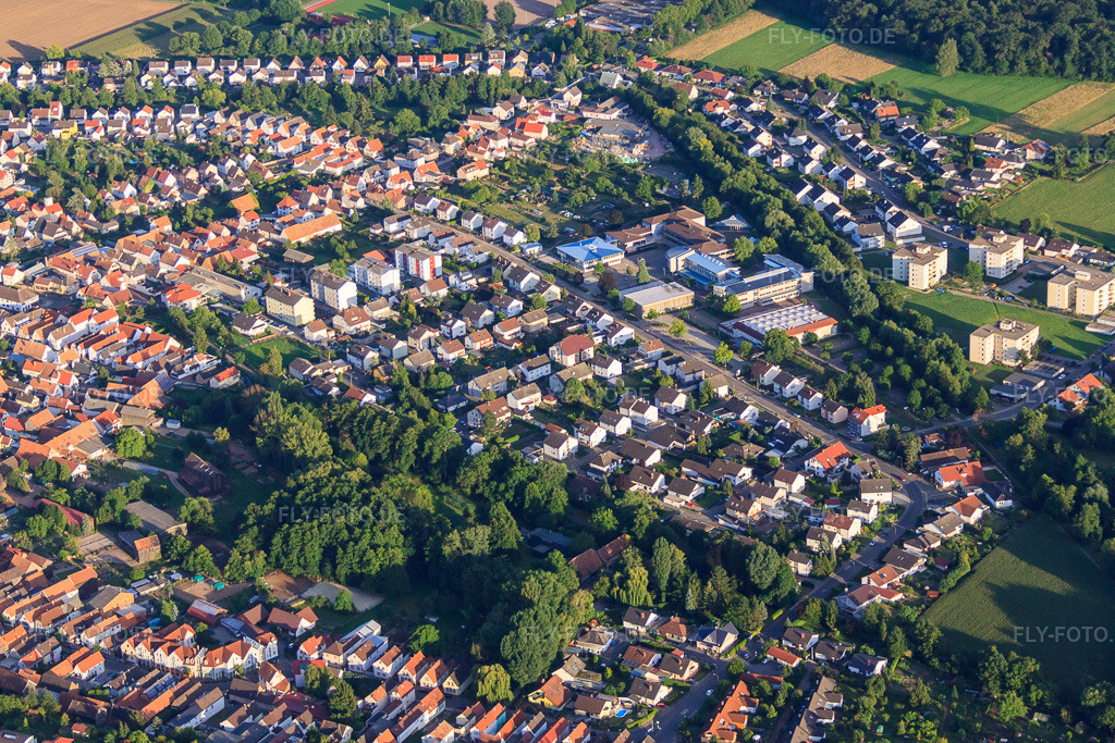 Luftbild: Südring in Herxheim bei Landau im Bundesland Rheinland-Pfalz in Deutschland. Foto: IMG_51388.jpg vom 04.08.2012 durch Werner Riehm/FLY-FOTO.de