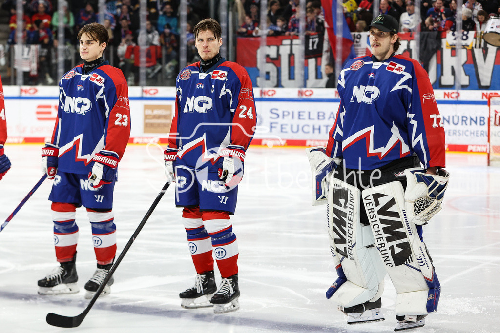 Nürnberg ICE Tigers - Augsburger Panther | v. l. Lukas RIBARIK (EHC #23), Marcus WEBER (EHC #24), Leon HUNGERECKER (EHC #72) / DEL Retrogame / Retro Game
