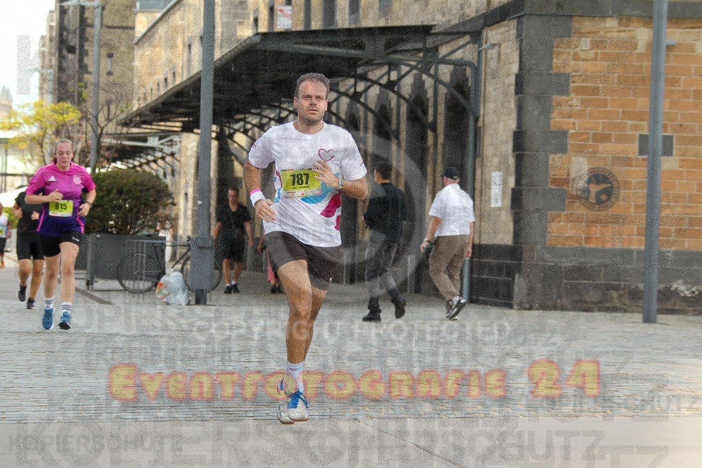 250920_1328_EV4_5690 | Sportfotografie im Rhein-Sieg Kreis, Köln, Bonn, NRW, Rheinland Pfalz, Hessen, etc. Unser Tätigkeitsfeld umfasst den Laufsport vom Volkslauf über den Marathon, Duathlon, Triathon bis zum Ultralauf wie Kölnpfad Ultra oder Schindertrail.