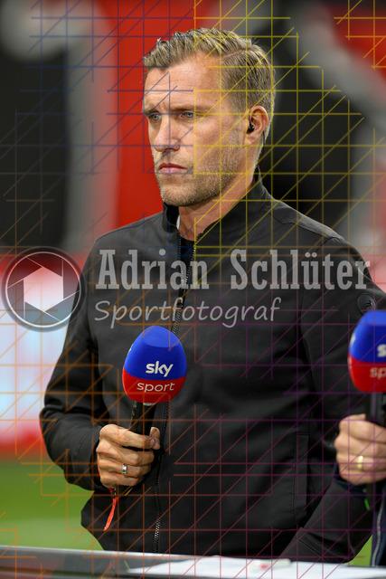 Bayer 04 Leverkusen vs Eintracht Frankfurt - Bundesliga  | Leverkusen, Deutschland, 12.09.25:   Sportvorstand Markus Kröschewaehrend des Spiels der Bundesliga zwischen  Bayer 04 Leverkusen vs Eintracht Frankfurt in der BayArena(Foto von Brauer-Fotoagentur / Adrian Schlueter)