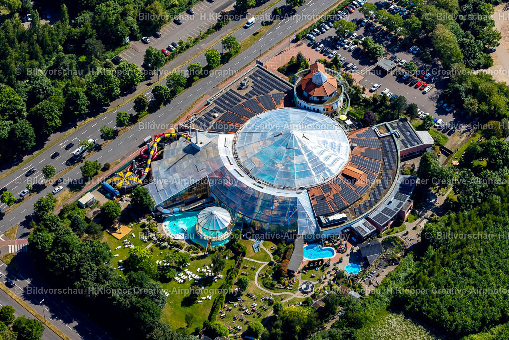 Luftbild Chorweiler-3470 | Luftbildfotografie und Luftbild Therme und Schwimmbecken am Freibad der Freizeiteinrichtung in Chorweiler im Bundesland Nordrhein-Westfalen, Deutschland - Realisiert mit Pictrs.com