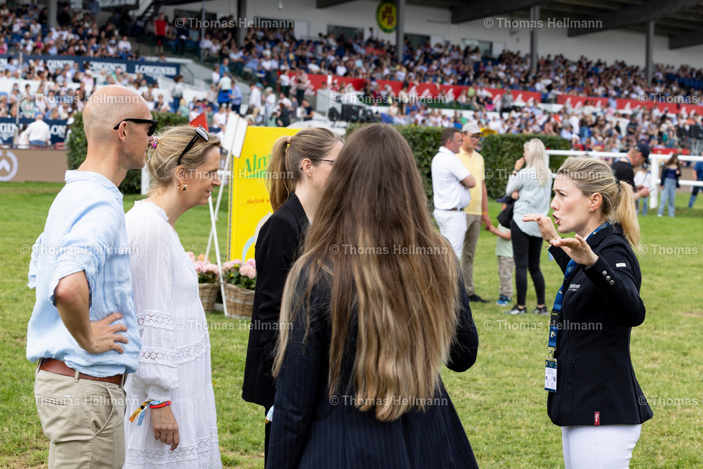 TH_Parcoursführung_ Janne Friederike Meyer Zimmermann_29457 | Al Shiraàa Deutsches Spring- und Dressur-Derby 2025 am 01.06.25 in Hamburg, Thomas Hellmann, Parcoursführung, Janne Friederike Meyer Zimmermann