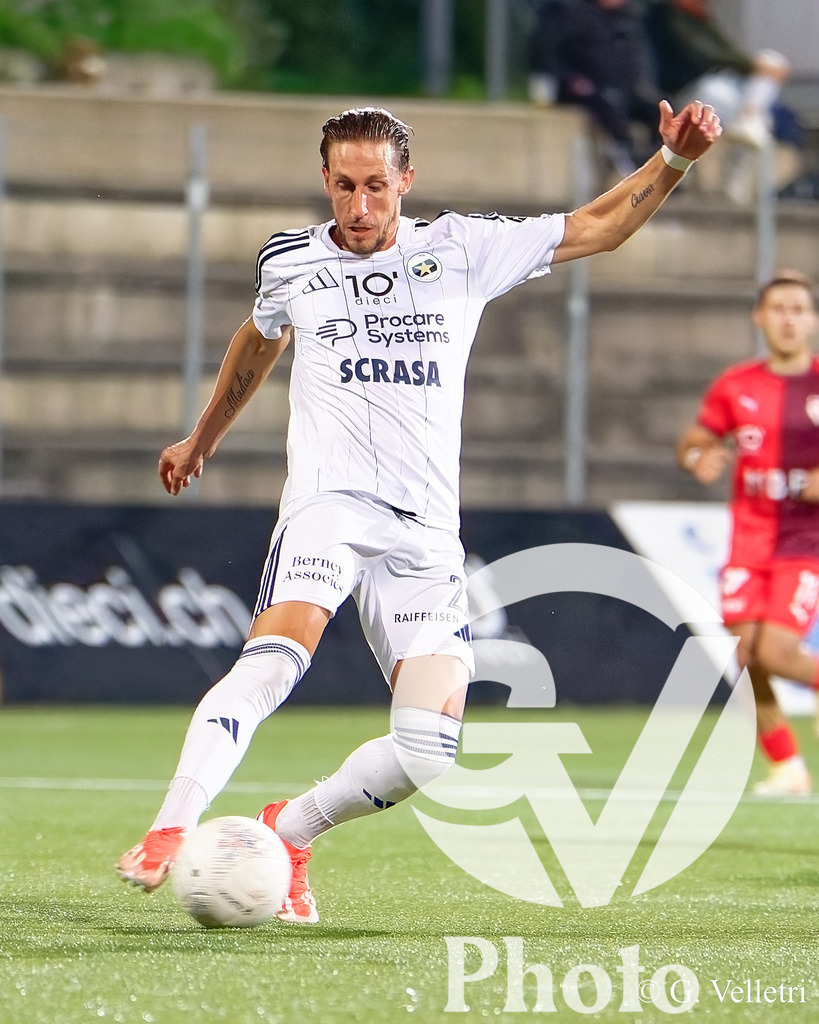Challenge League - Etoile Carouge FC v FC Vaduz | Vincent Ruefli (22 Etoile Carouge FC) in action during the Challenge League game between Etoile Carouge FC and FC Vaduz at Stade de la Fontenette in Carouge, Switzerland
