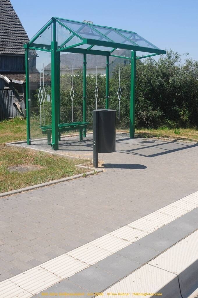 Geißmannsdorf-2026-Ortsbilder-259 | Geißmannsdorf bei Bischofswerda im Sommer 2026. Ein fotografischer Streifzug durch das Dorf Geißmannsdorf, mit Gebäuden, Straßen, Strohpuppen und geschmückten Vorgärten und Grundstücken anlässlich der 800-Jahr-Feier von Geißmannsdorf im Juni 2026 - Realisiert mit Pictrs.com