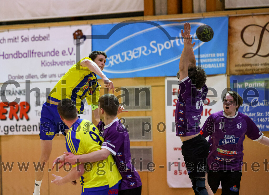 2023-03-11_037_SpVgg_Altenerding_gegen_SSG_Metten | Erding, Deutschland, 11.03.2023:
Handball, Bezirksoberliga Männer 2022 / 2023, 17. Spieltag, SpVgg Altenerding gegen SSG Metten, Endergebnis: 26:22

Sebastian Klima (SSG Metten, #93), Niklas Fleps (SpVgg Altenerding, #17)

Foto: Christian Riedel / fotografie-riedel.net