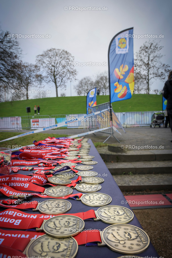 6. Bonner Nikolauslauf; Bonn, 14.12.2025 | Impressionen vom 6. Bonner Nikolauslauf am 14.12.2025 in Bonn (Nordrhein-Westfalen). 
