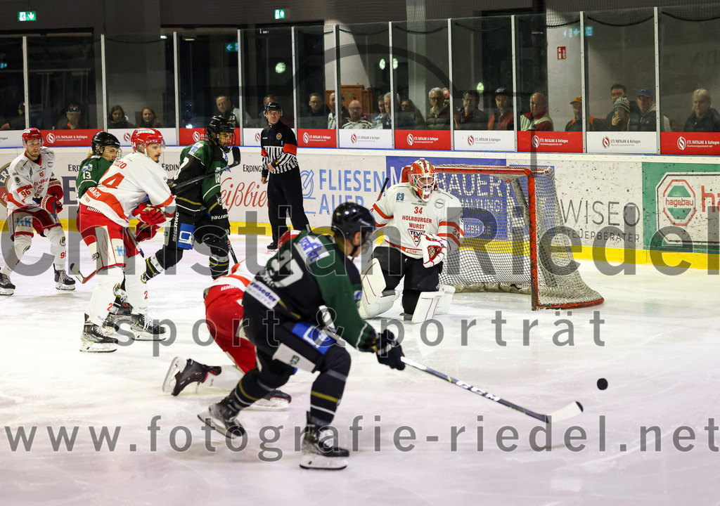 2023-03-19_095_TSV_Erding_gegen_TEV_Miesbach | Erding, Deutschland, 19.03.2023:
Eishockey, Bayernliga Playoffs 2022 / 2023, Halbfinale, TSV Erding gegen TEV Miesbach, Endergebnis: 

Mark Waldhausen (Erding Gladiators, #27), Timon Ewert (TEV Miesbach, #34)

Foto: Christian Riedel / fotografie-riedel.net