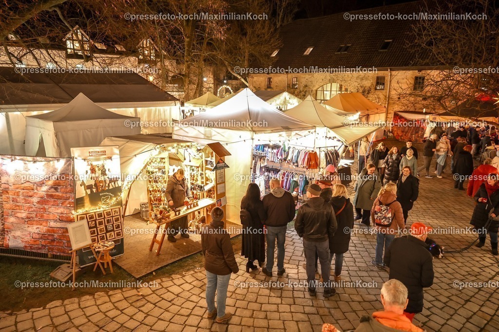 Wup12122501028 | 12.12.2026, Wuppertal, Weihnachtsmarkt Haus Schloss Lüntenbeck. 