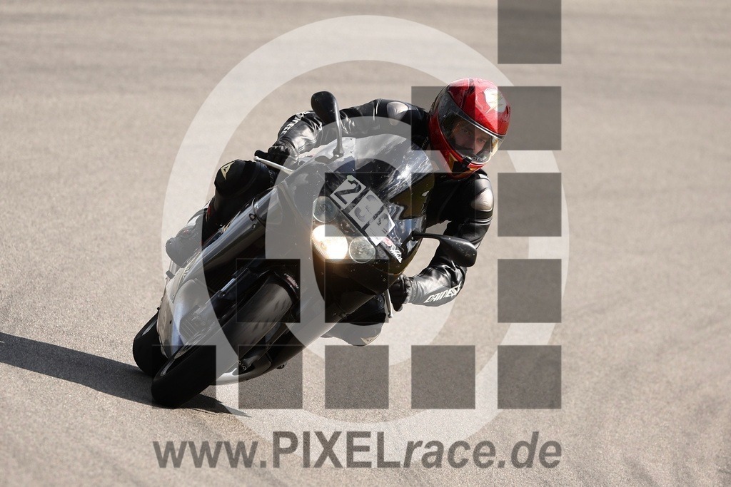 0238-20260611_00311 | Schöne Erinnerungen an spannende Momente - das festzuhalten ist unser Job. PIXELrace.de ist seit 2003 auf den Rennstrecken Europas unterwegs um die Action draußen beim Fahren und die wunderbare Stimmung imm Fahrerlager für euch einzufangen.