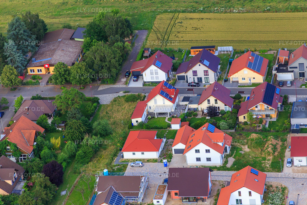Luftbild: Lindenstraße mit Kita Zauberwald in Barbelroth im Bundesland Rheinland-Pfalz in Deutschland. Foto: IMG_090245.jpg vom 26.06.2016 durch Werner Riehm/FLY-FOTO.deKindergarten - Gemeinde Barbelroth