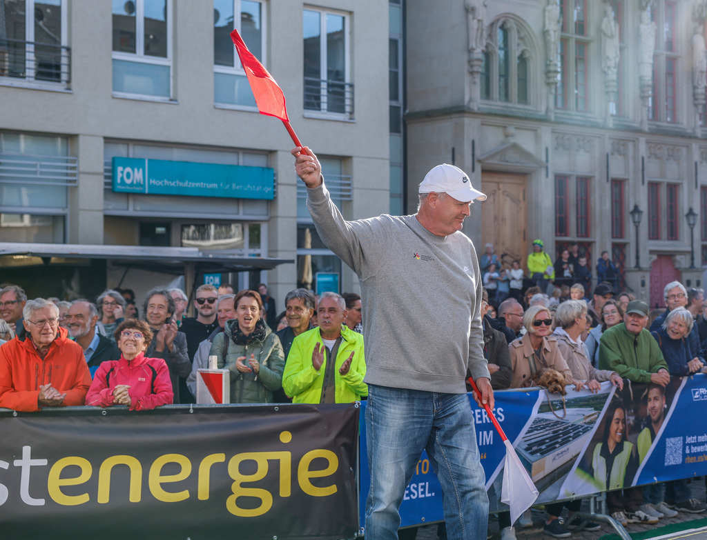 top-top.de 240913-116 | Foto, Video, Fotografie, Videografie, Fotobox, DJ, Discjockey, Musik, Musikbox, Veranstaltung, Photobooth, Amazon, Ebay, Buchtipp, Bestseller, Autor, Verlag, Buch, Wesel, Hamminkeln, NRW, Dinslaken, Rees, Drohne, Hochzeit, Party, Fotobox, Wesel, Fotograf