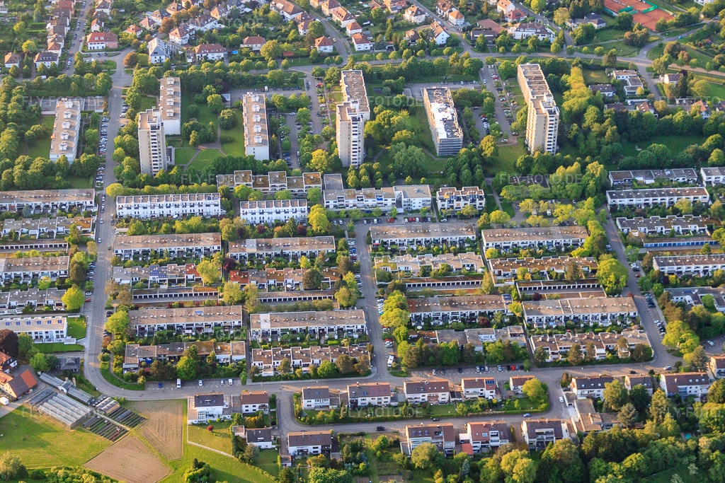 Luftbild: KA-Rüppur, Heinrich-Heine-Ring im Ortsteil Rüppurr in Karlsruhe im Bundesland Baden-Württemberg in Deutschland.Foto: IMG_27637.jpg vom 23.05.2010 durch Werner Riehm/FLY-FOTO.deAuflösung des Originals: 4602 x 3068 px