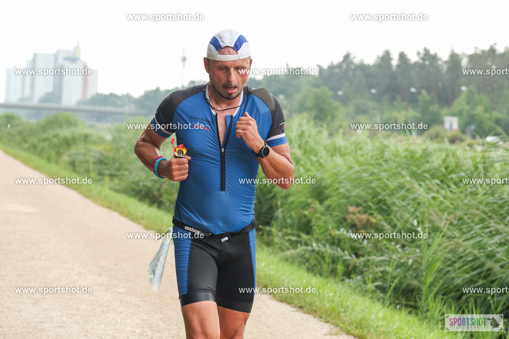 LUR_1756 | 34. M-net Erlanger Triathlon 2025 #erlangertriathlon  #mnettriathlon2025 #mnettriathlon #team #olympischedistanz #mitteldistanz #triathlon #maindonaukanal  #erlangertriathlon2025 #yourpictrs #tv1848 #tv1848erlangen  #triathlonbayern #sportinerlangen #demsportverbunden #sportshot_your_pictrs Copyright: www.sportshot.de