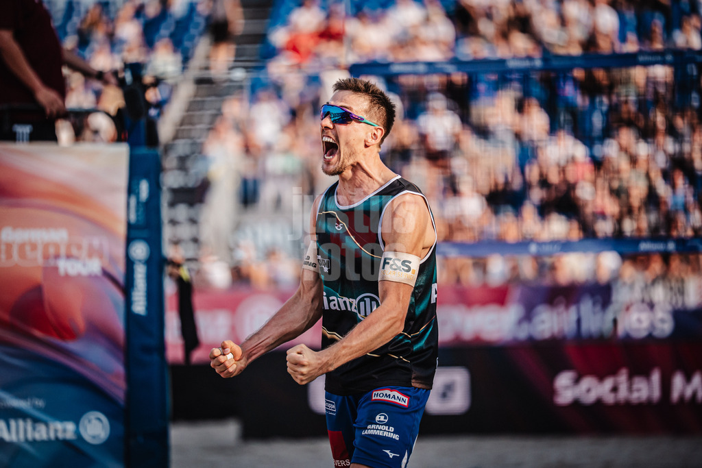 Beachvolleyball | Männer | Deutsche Meisterschaften 2025 Timmendorfer Strand | 04.09.2025 | David Poniewaz jubelt
