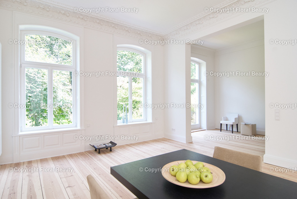 Altbauhaus nach Renovierung | Esszimmer mit Esstisch und Stühlen, puristisch - Realisiert mit Pictrs.com