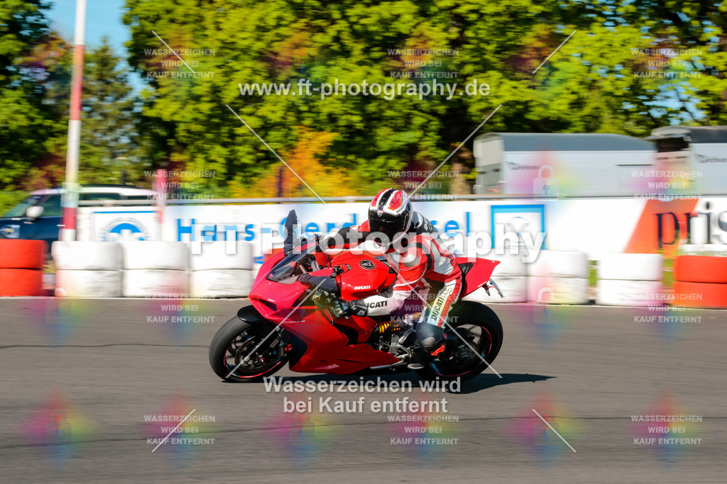 Moto-TeamOBK-21182 | Hier findet Ihr Bilder von Touristenfahrten auf der Nürburgring Nordschleife oder von anderen Veranstaltungen die ich besucht habe. Viel Spass beim Durch Schauen 