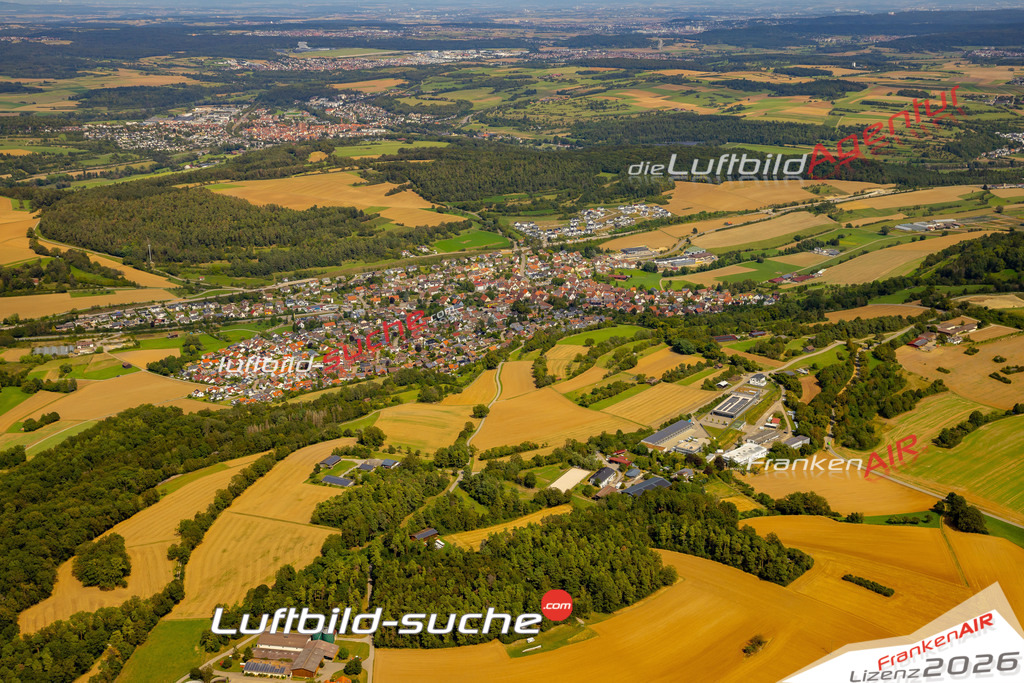 Das Luftbild zeigt :  Ostelsheim - Die Luftaufnahme wurde 2024 vom UL-Flugzeug aus erstellt ( keine Drohne ) - Hochauflösende Luftaufnahme - Für grossformatige Ausdrucke geeignet. Die Geschenkidee !Mit Lizenz und Bildrechte bestellbar