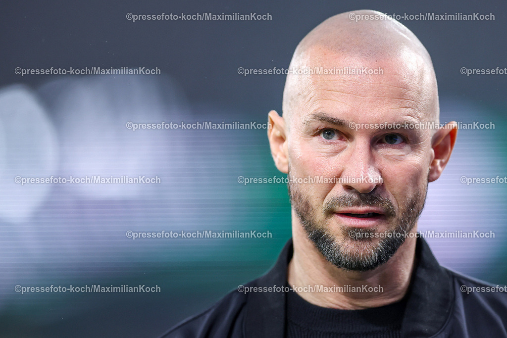 BVB15122402145 | 15.12.2024, Fußball, Borussia Dortmund - TSG 1899 Hoffenheim, 1. Fußball Bundesliga, 14. Spieltag, Signal Iduna Park, Saison 2024 2025: Cheftrainer Christian Ilzer (Trainer Hoffenheim)DFB regulations prohibit any use of photographs as image sequences and or quasi-video.