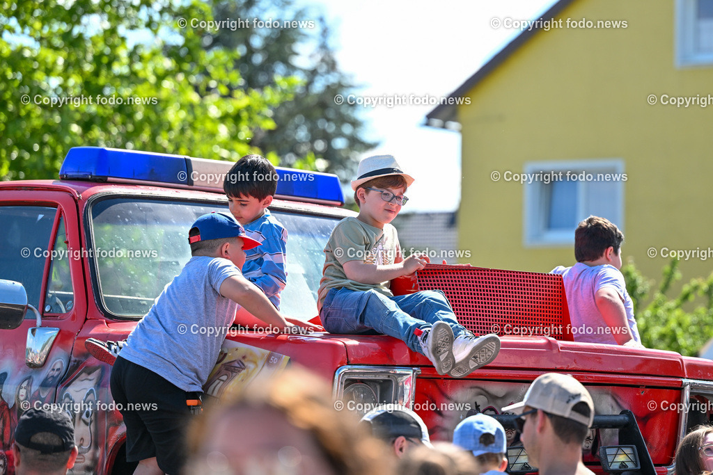 Linz_ Autostunt_ Monstertruck_ Show_ 20.05.2024-59 | 20.05.2024, Linz, AUT, Stuntshow, im Bild Linz, Autostunt, Monstertruck, Show, Schrottauto, Stuntman, Motor, Artistik, Ueberschlag, Feuershow, Zuschauer
