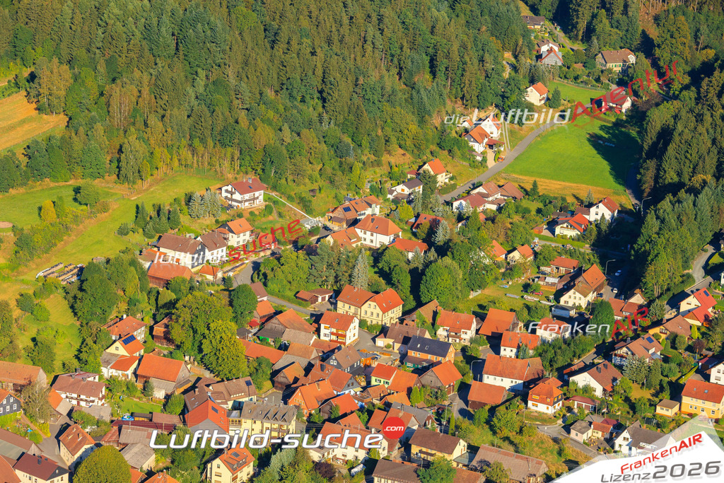 Die Luftaufnahme der Stadt Marktrodach wurde vom UL-Flugzeug heraus erstellt ( keine Drohne )- hohe Auflösung für beste Qualität