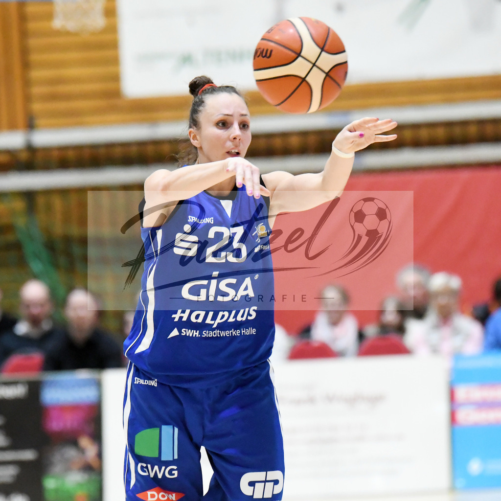 20200126_PANHAL_0082 | Basketball, Frauen: Snezana Aleksic (GISA LIONS SV Halle) in Aktion, am Ball, Einzelaktion beim Spiel der Toyota DBBL zwischen GiroLive-Panthers Osnabrück vs. GISA LIONS SV Halle am 26.01.2020 im Panthers Dome in Osnabrück, Deutschland.(Foto von Nico Paetzel) - Realisiert mit Pictrs.com