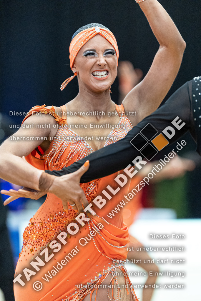 20240406-10809 | Hier finden Sie Tanz Bilder vom Latein und Standard Formationen tanzen. Sportbilder vom Tanzsport. Schöne Fotos und von Weltmeisterschaft, Europameisterschaft, Bundesliga, Regionalliga, Oberliga und Landesliga sowie von GOC Stuttgart, DanceComp, WM Bremen