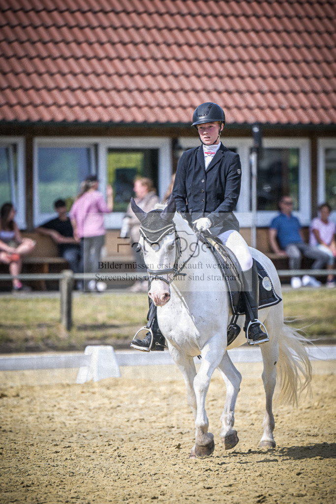 DOS_7865 | Entdecke hochwertige Reitturnierfotos von Foto Oger. Professionell, emotional und authentisch – jetzt Lieblingsmomente im Shop bestellen.Deutschlandweite Turnierfotografie. - Realisiert mit Pictrs.com