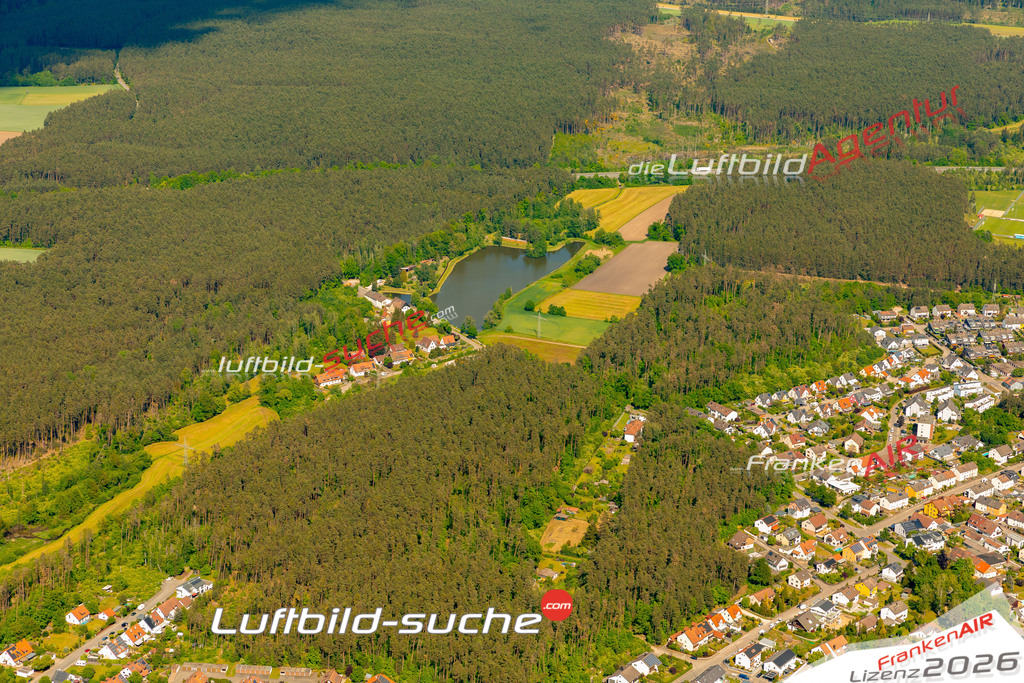 Das Luftbild zeigt :  Roth - Die Luftaufnahme wurde 2024 vom UL-Flugzeug aus erstellt ( keine Drohne ) - Hochauflösende Luftaufnahme - Für grossformatige Ausdrucke geeignet. Die Geschenkidee !Mit Lizenz und Bildrechte bestellbar