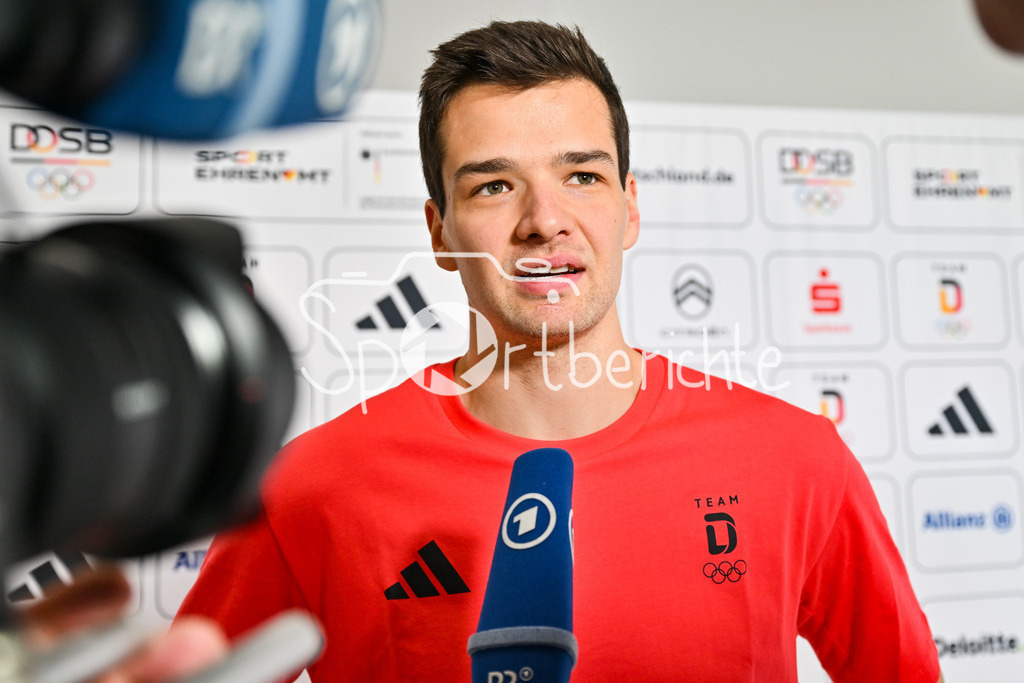 Einkleidung Team D Milano Cortina 2026 | Munich, GERMANY - 12. JANUARY: Kai WISSMANN (Spieler der Eisbären Berlin) bei der Einkleidung des Teams D am 12.01.2026 in der MTC world of fashion in München